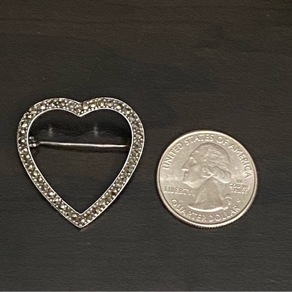 Vintage Signed 925 A Sterling Silver Marcasite Heart-shaped Love Brooch - Picture 6 of 9